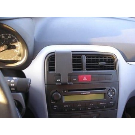 Brodit center mount v. Fiat Punto Grande 06-