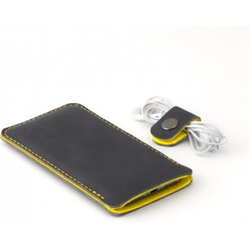 JACCET lederen Huawei P40 Pro Plus case - antraciet/zwart leer met geel wolvilt - Handmade in Nederland