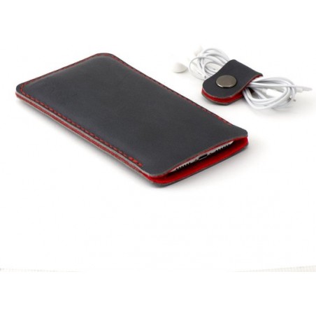 JACCET lederen OnePlus Nord sleeve - antraciet/zwart leer met rood wolvilt - Handmade in Nederland