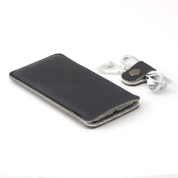 JACCET lederen iPhone 12 Pro sleeve - antraciet/zwart leer met grijs wolvilt - Handmade in Nederland