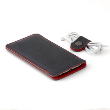 JACCET iPhone 8 Plus sleeve - antraciet/zwart leer met rood wolvilt - Handmade in Nederland