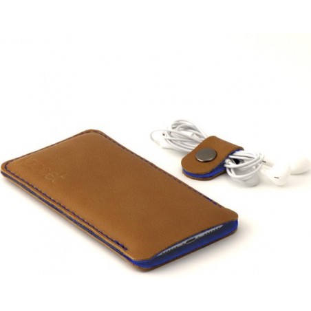 JACCET iPhone 11 Pro Max hoesje - Cognac kleur leer met blauw wolvilt - Handmade in Nederland